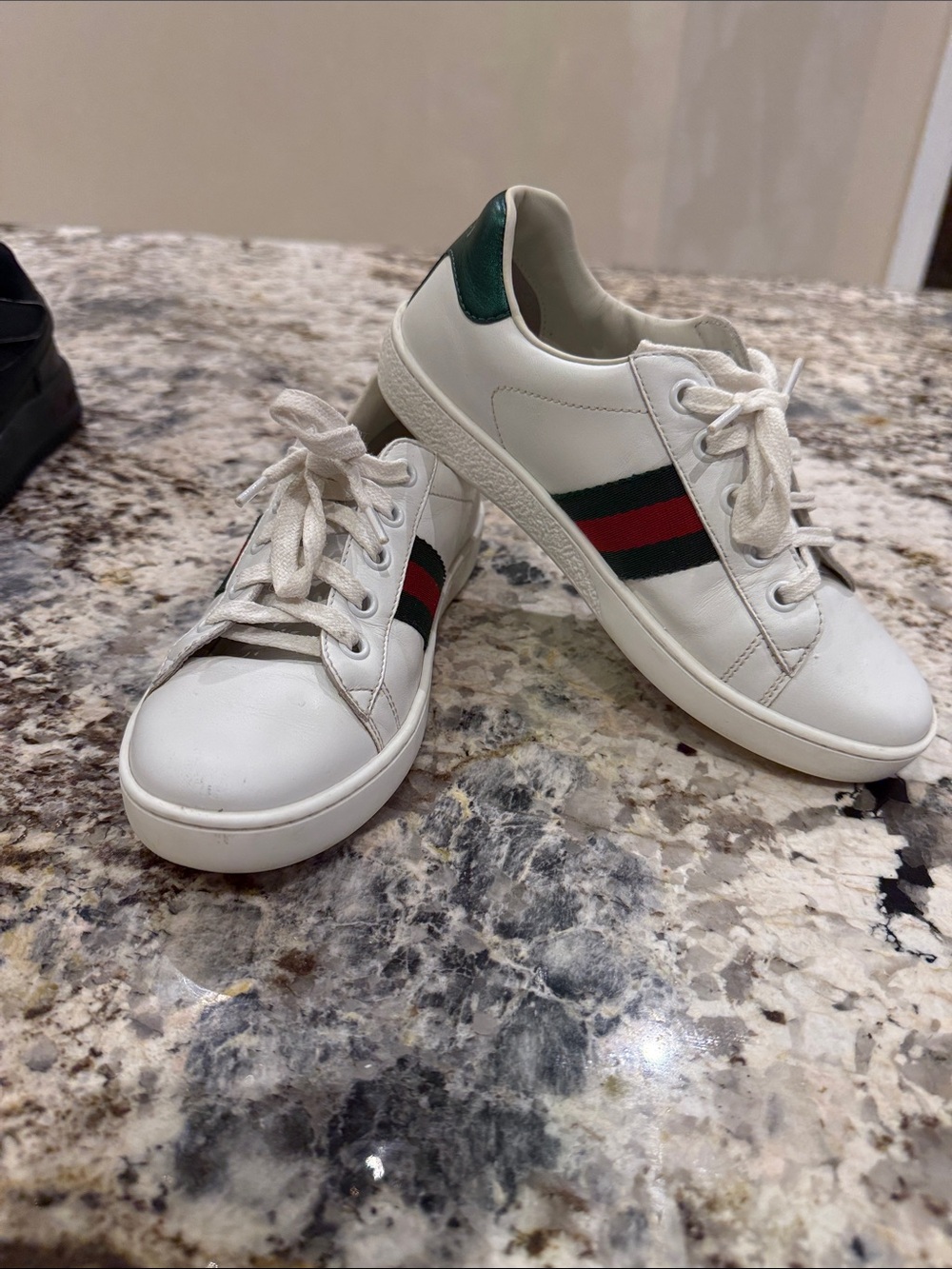 Gucci White Kids Sneakers with Green & Red Web Stripe